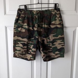 CAMO CARGO SHORTS